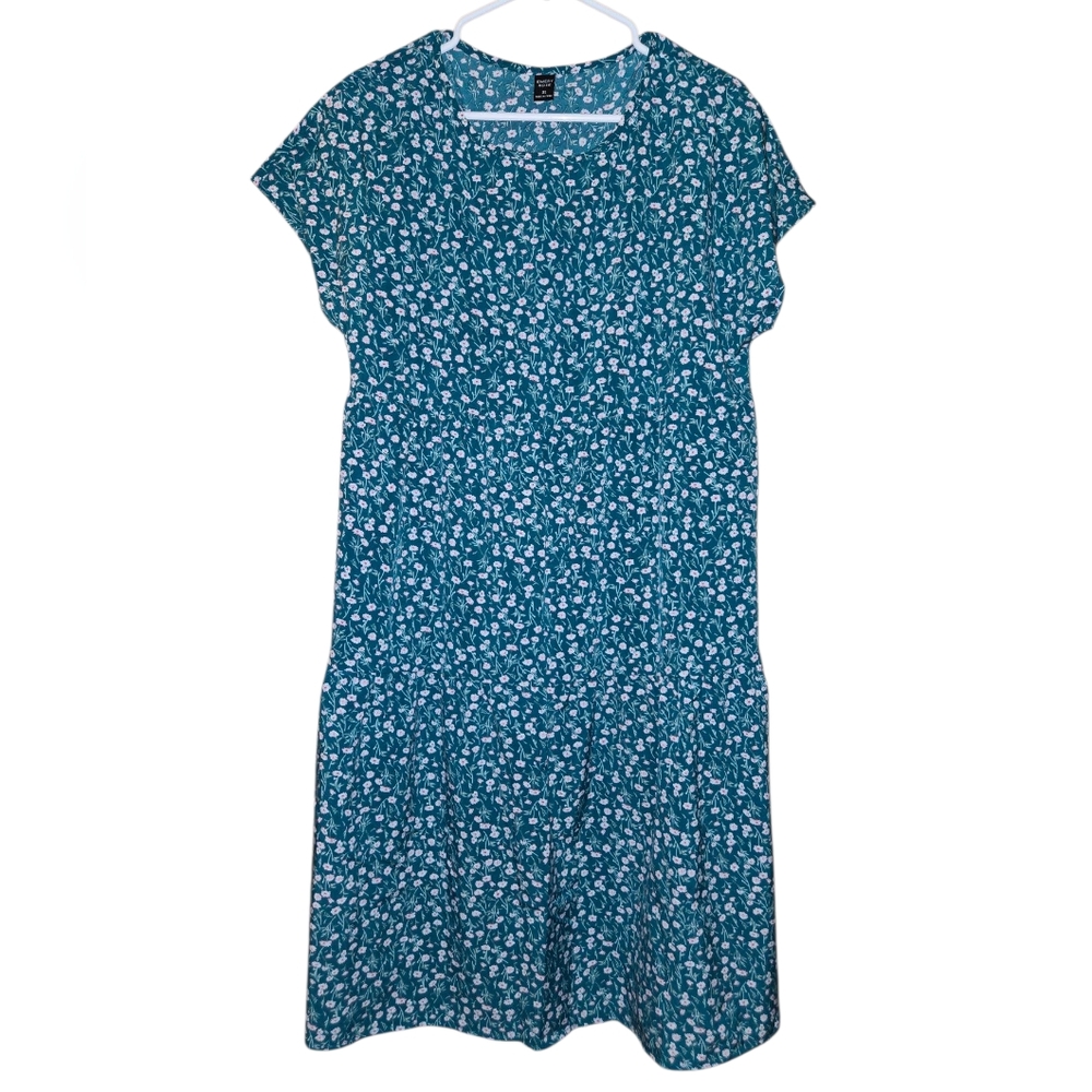 NWOT Emery Rose Floral Dress